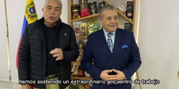 El embajador de Argelia en Venezuela, Abdelkader Hadjazi, y el ministro para la Agricultura Productiva y Tierras del régimen de Maduro, Wilmar Castro Soteldo. Foto captura de video.