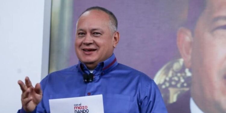 Diosdado Cabello. Foto Con el Mazo