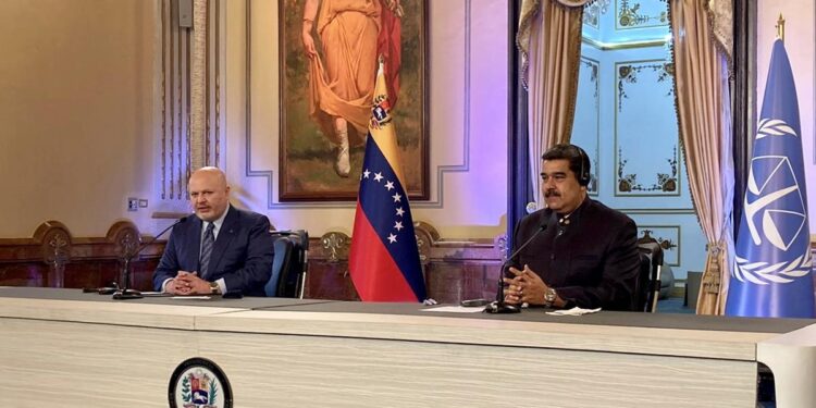 El fiscal de la Corte Penal Internacional (CPI), Karim Khan, se reunió en el Palacio de Miraflores con Nicolás Maduro, este 31 de marzo de 2022. Foto CPI