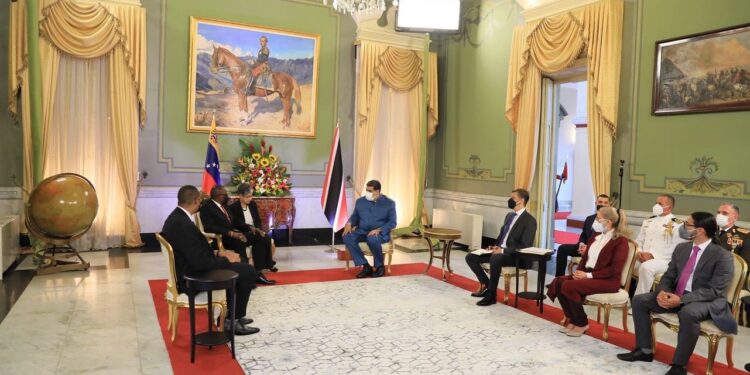 Nicolás Maduro recibió las cartas credenciales del embajador de Trinidad y Tobago. Foto @CancilleriaVE