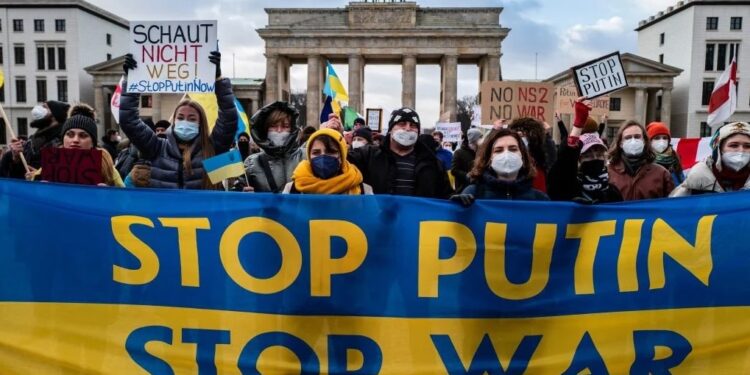 Protestas, invasión rusa a Ucrania. Foto de archivo.