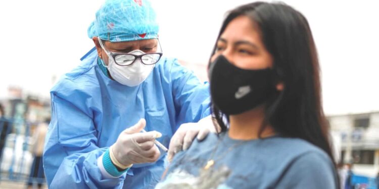 Vacunación anticovid, Perú, Adolescentes. Foto agencias.