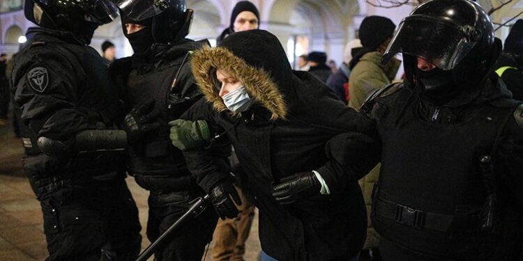 ST PETERSBURG, RUSSIA - MARCH 2, 2022: Law enforcement officers detain participants in an unauthorized rally against the Russian military operation in Ukraine in Nevsky Avenue. On 24 February, Russia's President Putin announced his decision to launch a special military operation after considering requests from the leaders of the Donetsk People's Republic and Lugansk People's Republic. Valentin Yegorshin/TASS/Sipa USA