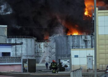 Ucrania, refineria Kremenchuk. Foto agencias.