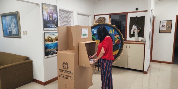 Colombianos exterior, votaciones presidenciales. Foto @CancilleriaCol