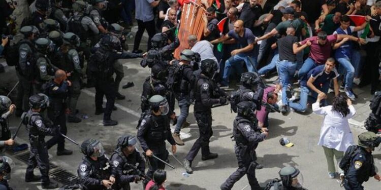 El funeral de la periodista Shireen Abu Akleh. Foto agencias.