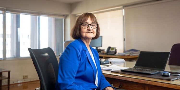 La bioquímica Rosa Devés, primera mujer rectora de la Universidad de Chile. Foto de archivo.