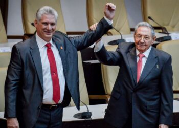 Régimen cubano, Miguel Díaz-Canel y Raúl Castro. Foto de archivo.