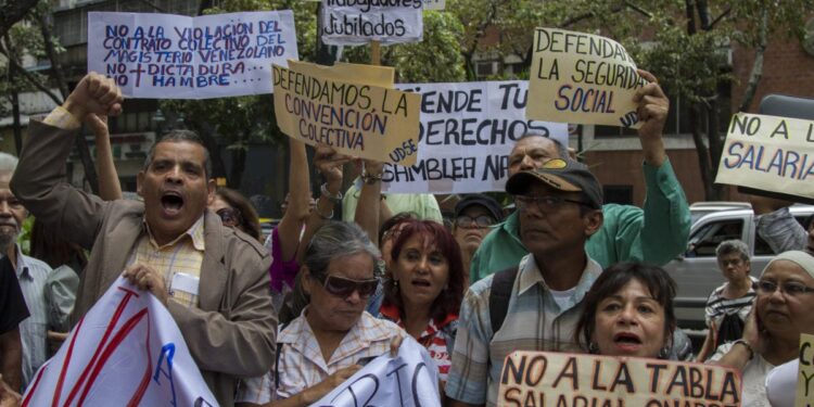 Trabajadores públicos en Venezuela. Foto agencias.