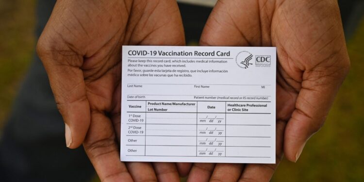 Coronavirus. certificado de vacunación. Foto agencias.