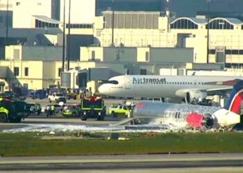 Incendio, avión aeropuerto Miami. Foto captura CNN.