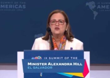 La canciller de El Salvador, Alexandra Hill. Foto captura de video.