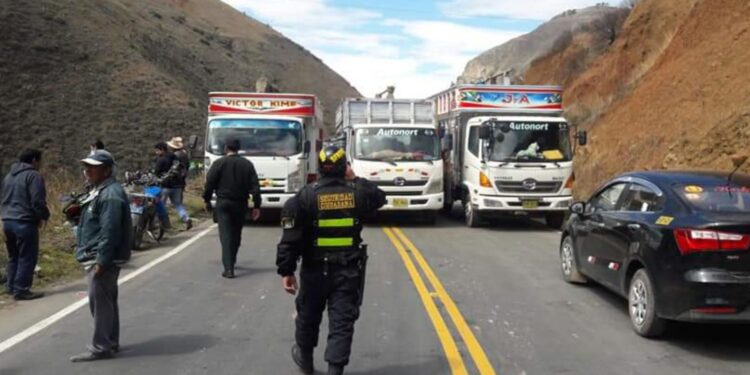 Paro, transportistas Perú. Foto agencias.