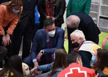 Pedro Sánchez, con los refugidos ucranianos en España. Foto de archivo.