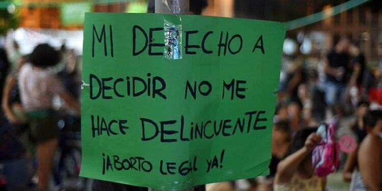 Protestan ante la Embajada de EE.UU. en Argentina por fallo contra el aborto. Foto agencias.