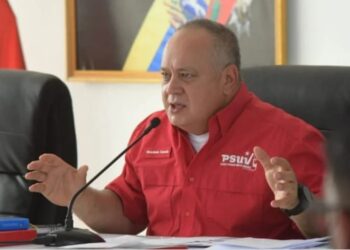 Diosdado Cabello. Foto Con el mazo