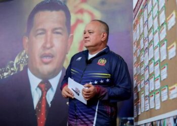 Diosdado Cabello. Foto Con el Mazo.