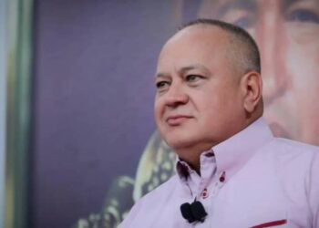 Diosdado Cabello. Foto Con el mazo.