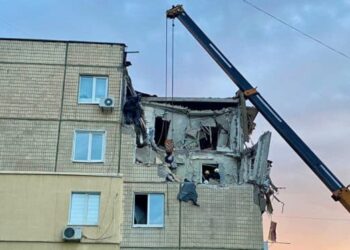 A view shows a residential building damaged by a Russian military strike, as Russia’s attack on Ukraine continues, in location given as the town of Nikopol, Dnipropetrovsk region, Ukraine August 11, 2022.  Press service of the State Emergency Service of Ukraine/Handout via REUTERS ATTENTION EDITORS - THIS IMAGE HAS BEEN SUPPLIED BY A THIRD PARTY.