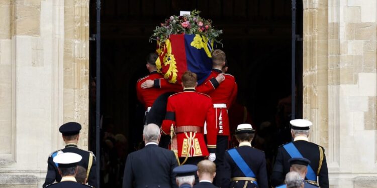 Féretro de Isabel II. Foto: AFP