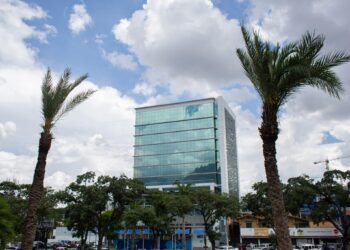 Foto: Luis Morillo/ Torre Empresarial 1170 vista desde la autopista Guaicaipuro