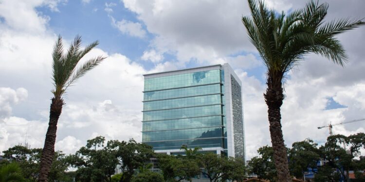 Foto: Luis Morillo/ Torre Empresarial 1170 vista desde la autopista Guaicaipuro