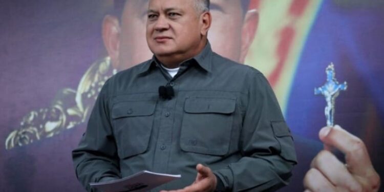 Diosdado Cabello. Foto Con el Mazo.