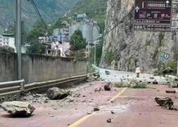 El terremoto de magnitud 6,8 que sacudió hoy la provincia central de Sichuan, China. Foto agencias.