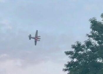 Un piloto sobrevoló la ciudad de Tupelo en Mississippi. Foto Infobae