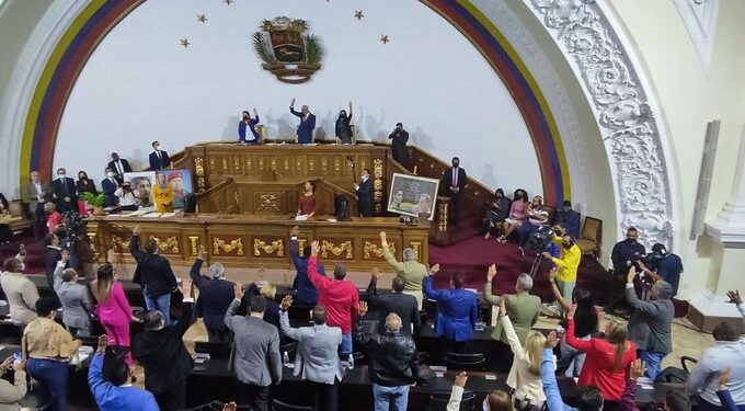 Asamblea chavista. Foto @Asamblea_Ven