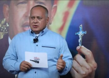 Diosdado Cabello. Foto Con el mazo.