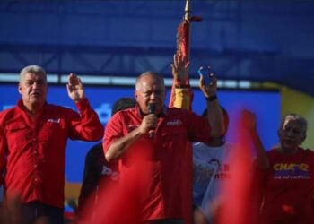 Diosdado Cabello. Foto Con el mazo.