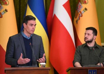 El presidente del Gobierno de España, Pedro Sánchez, y el presidente ucraniano, Volodymyr Zelensky. Foto de archivo.