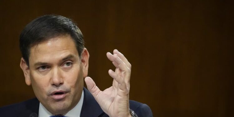 ARCHIVO - El senador republicano Marco Rubio interroga al secretario de Estado Antony Blinken durante una audiencia del Comité de Relaciones Exteriores del Senado, el 14 de septiembre de 2021, en el Capitolio, en Washington. (Drew Angerer/Pool vía AP, archivo)