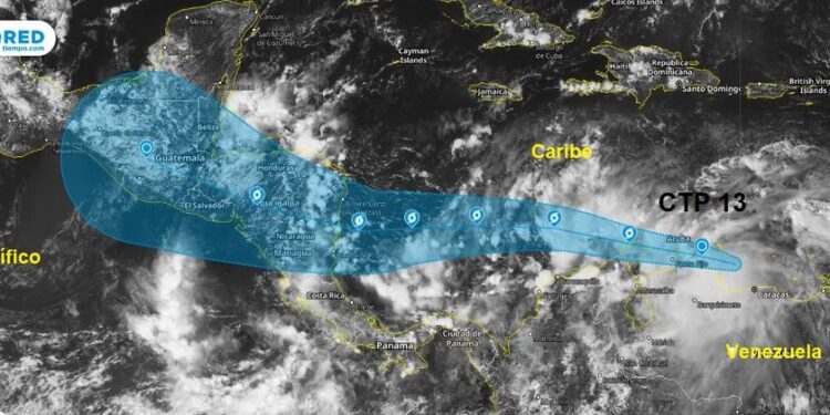 La tormenta tropical Trece. Foto de archivo.