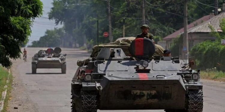 Imagen de archivo de tropas prorrusas en un vehículo de combate de infantería en la región de Lugansk, Ucrania, el 4 de julio de 2022 (REUTERS/Alexander Ermochenko)