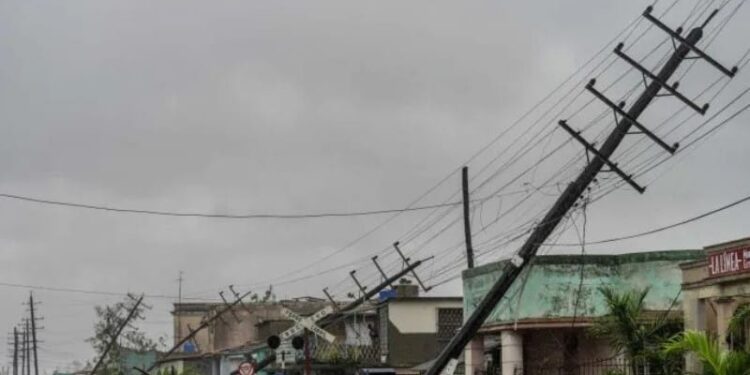 Líneas telefónicas Cuba, huracán Ian. Foto de archivo.