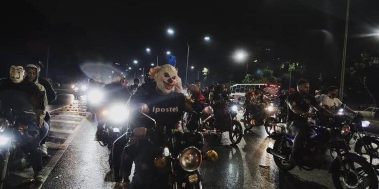 Motorizados. Foto @RCamachoVzla