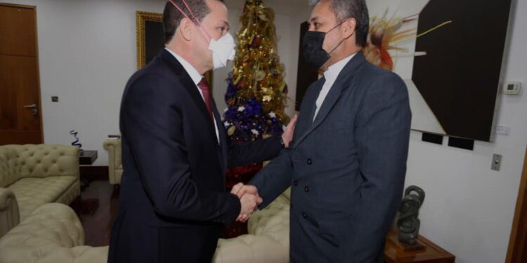 Cancille de Maduro , Carlos Faría, y el embajador de Irán en el país caribeño, Hojjatollah Soltani. Foto @Fariacrt