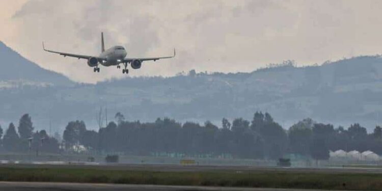 Despegue y Aterrizaje de Aviones en el Aeropuerto El Dorado. Álvaro Tavera (Colprensa)