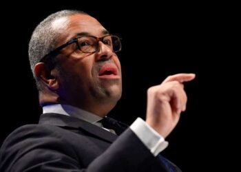 FOTO DE ARCHIVO: El secretario de Estado británico de Asuntos Exteriores, de la Commonwealth y de Desarrollo, James Cleverly, durante la conferencia anual del Partido Conservador británico, en Birmingham, Reino Unido, 4 de octubre de 2022. REUTERS/Toby Melville