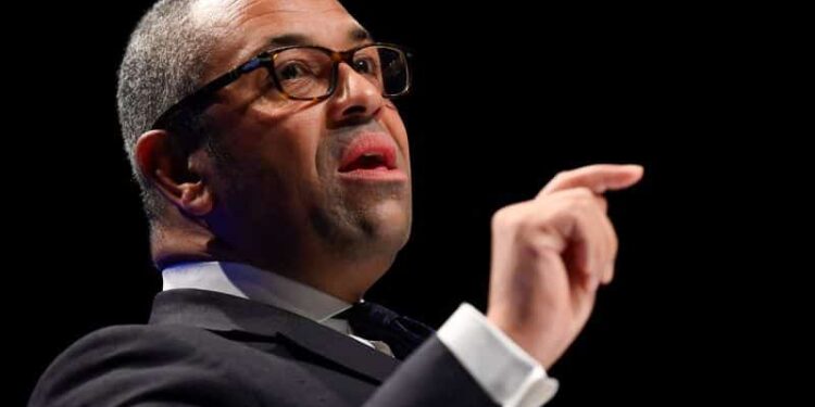 FOTO DE ARCHIVO: El secretario de Estado británico de Asuntos Exteriores, de la Commonwealth y de Desarrollo, James Cleverly, durante la conferencia anual del Partido Conservador británico, en Birmingham, Reino Unido, 4 de octubre de 2022. REUTERS/Toby Melville