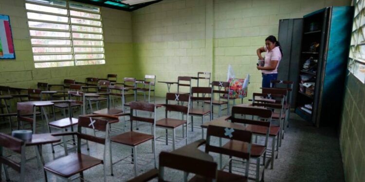 Escuelas, maestros. Foto de archivo.