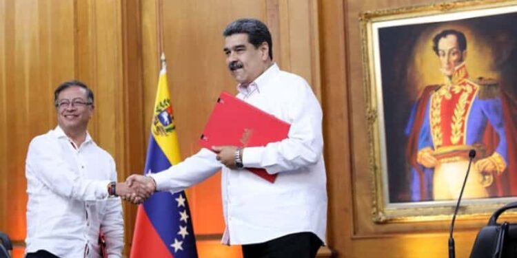 La la firma de la Declaración Conjunta entre Colombia y Venezuela. Nicolás Maduro, Gustavo Petro. Foto @PresidencialVen