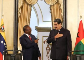 Nicolás Maduro y el presidente de Guinea-Bissau, Umaro Sissoco. Foto @PresidencialVen