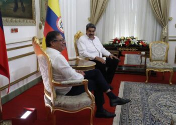 Presidente de Colombia, Gustavo Petro y Nicolás Maduro, en el Palacio de Miraflores, Caracas. Foto EFE.