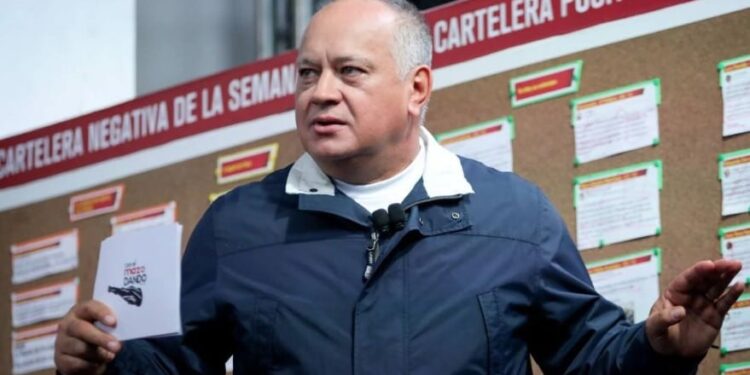 Diosdado Cabello. Foto Con el mazo