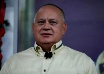 Diosdado Cabello. Foto Con el mazo.