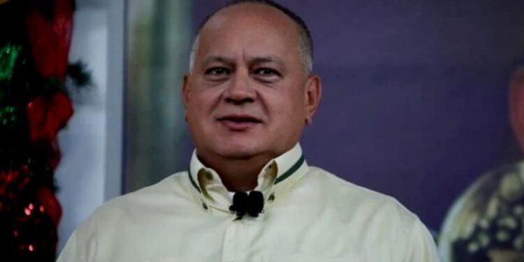 Diosdado Cabello. Foto Con el mazo.