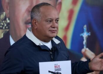 Diosdado Cabello. Foto Con el mazo.